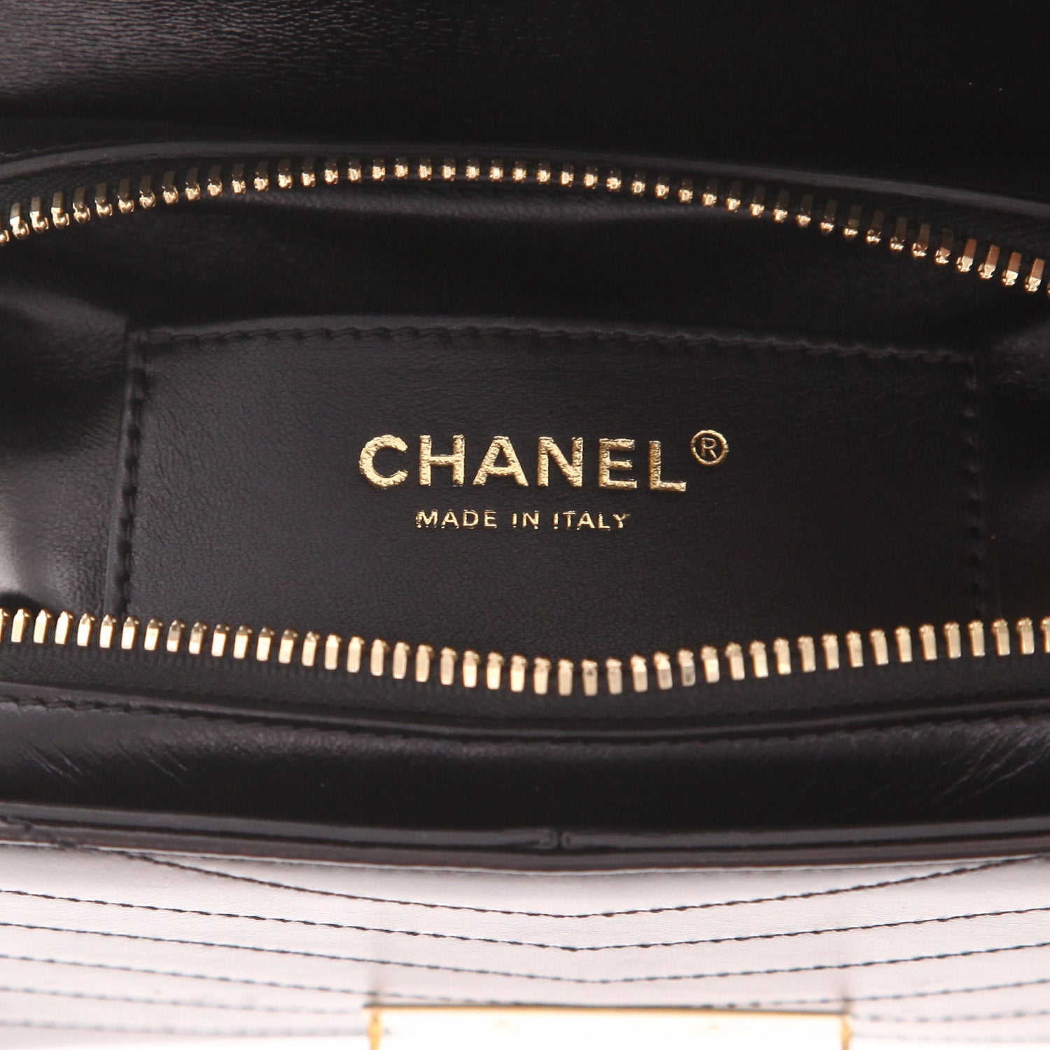 Chanel shoulder bag in black leather - DETAIL 2