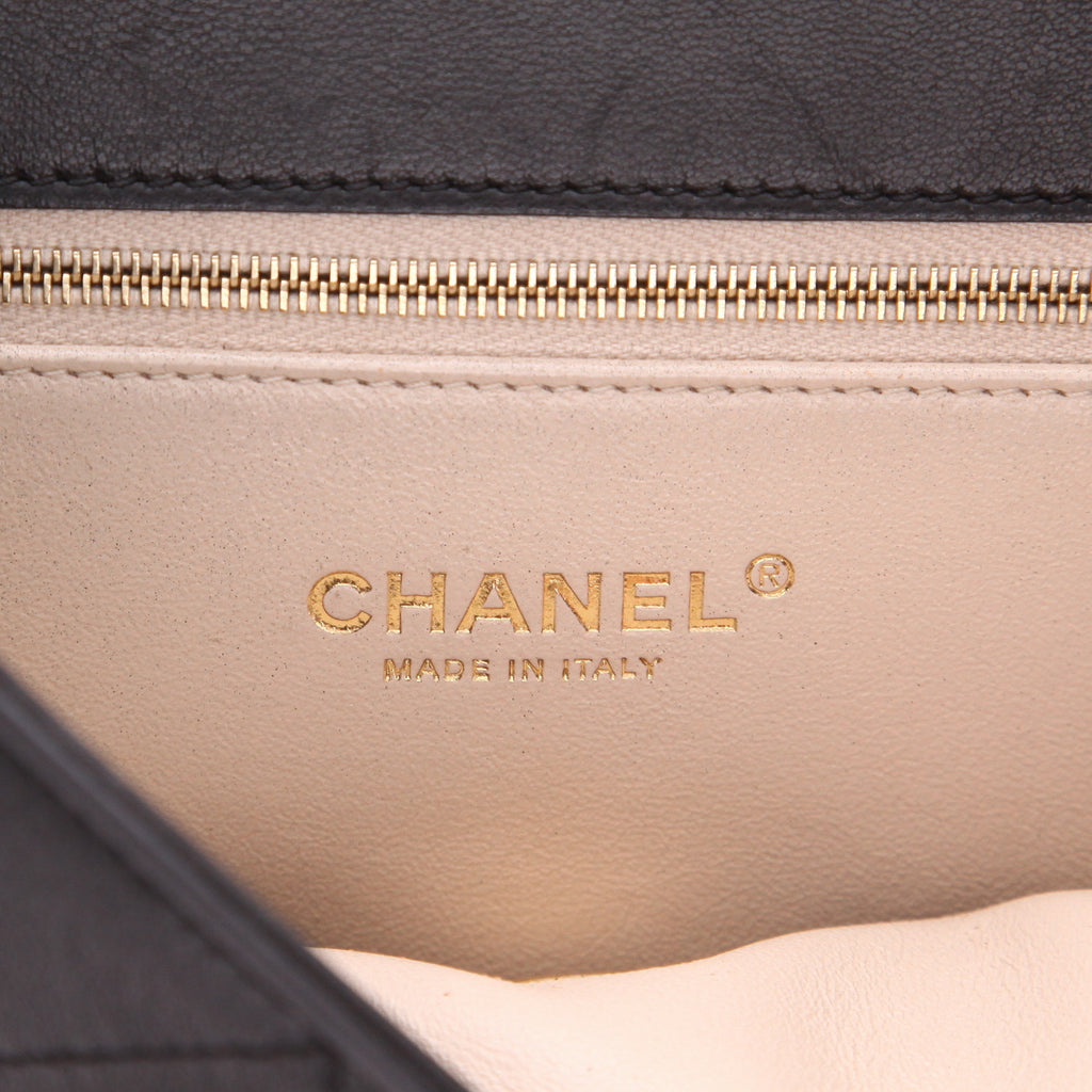 Chanel shoulder bag in black leather - DETAIL 2
