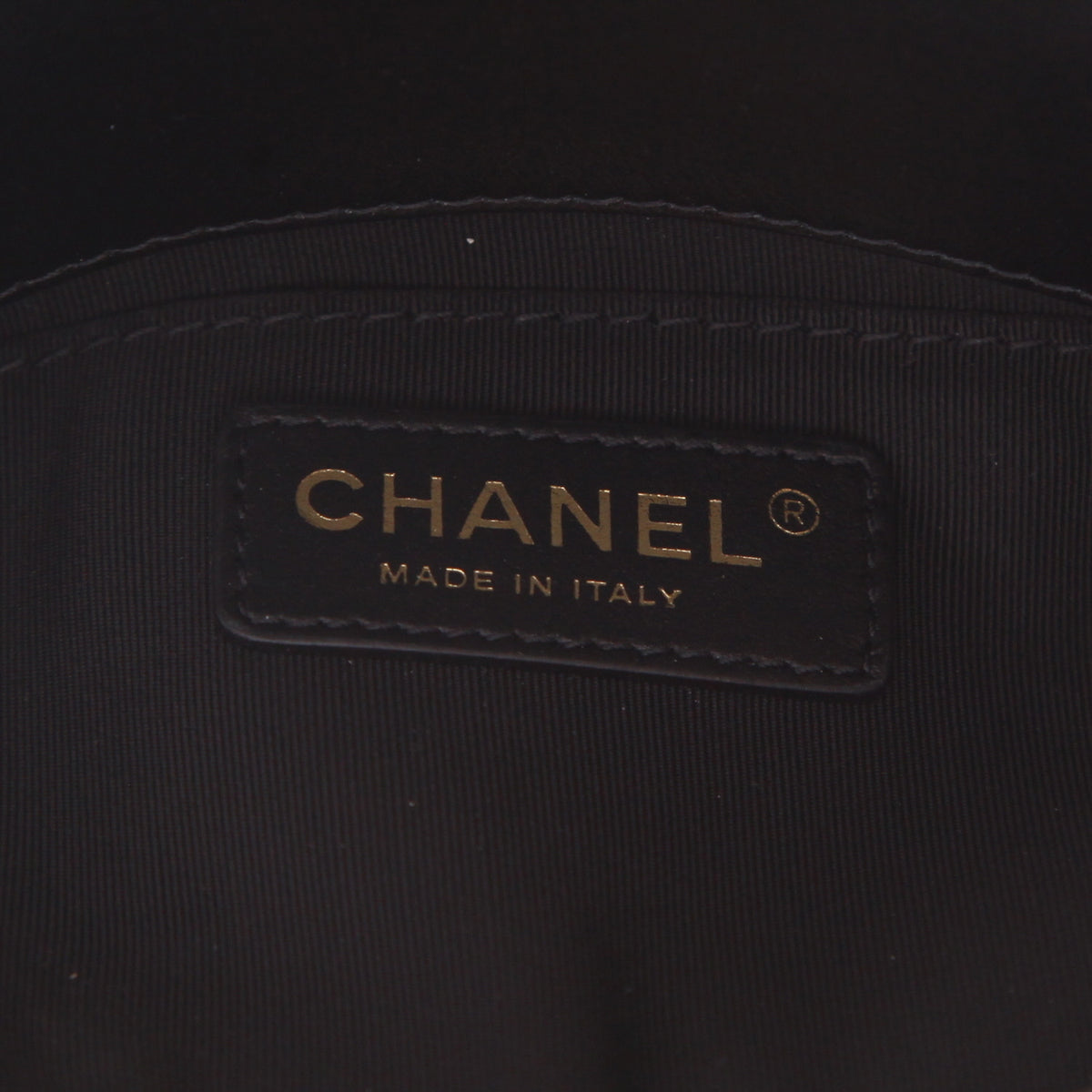 Chanel shoulder bag in black leather - DETAIL 2