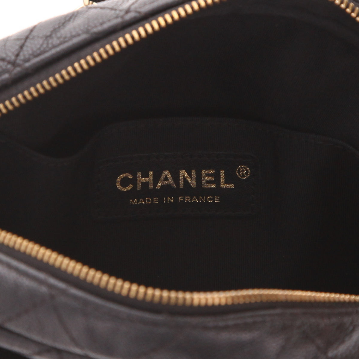 Chanel shoulder bag in black quilted grained leather - DETAIL 2