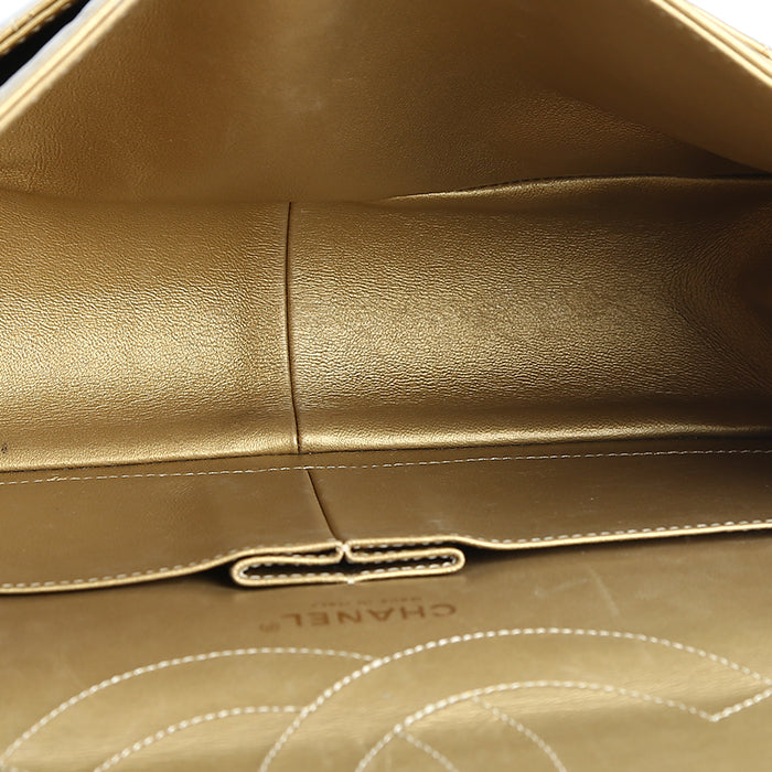 Chanel shoulder bag in gold quilted leather - DETAIL 2