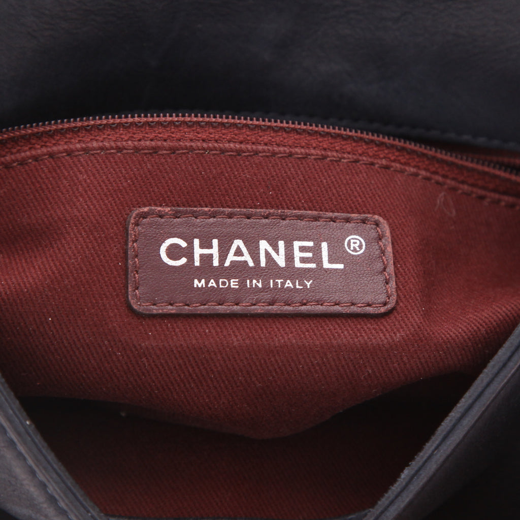 Chanel shoulder bag in grey leather - DETAIL 2