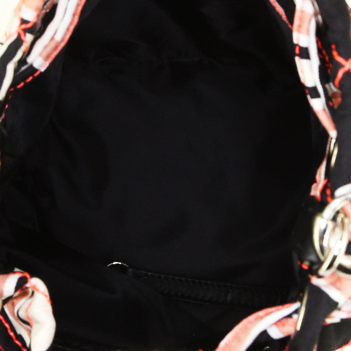 Chanel shoulder bag in pink, white and black logo canvas - DETAIL 2