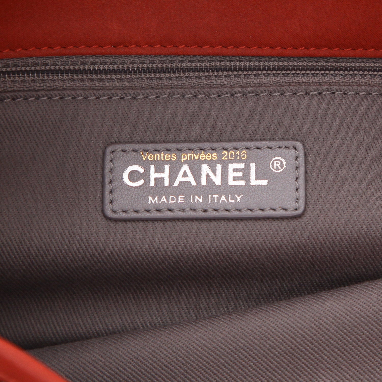 Chanel shoulder bag in red quilted leather - DETAIL 2