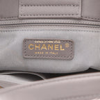 Chanel Statement Tote small model handbag in grey chevron quilted leather - DETAIL 2