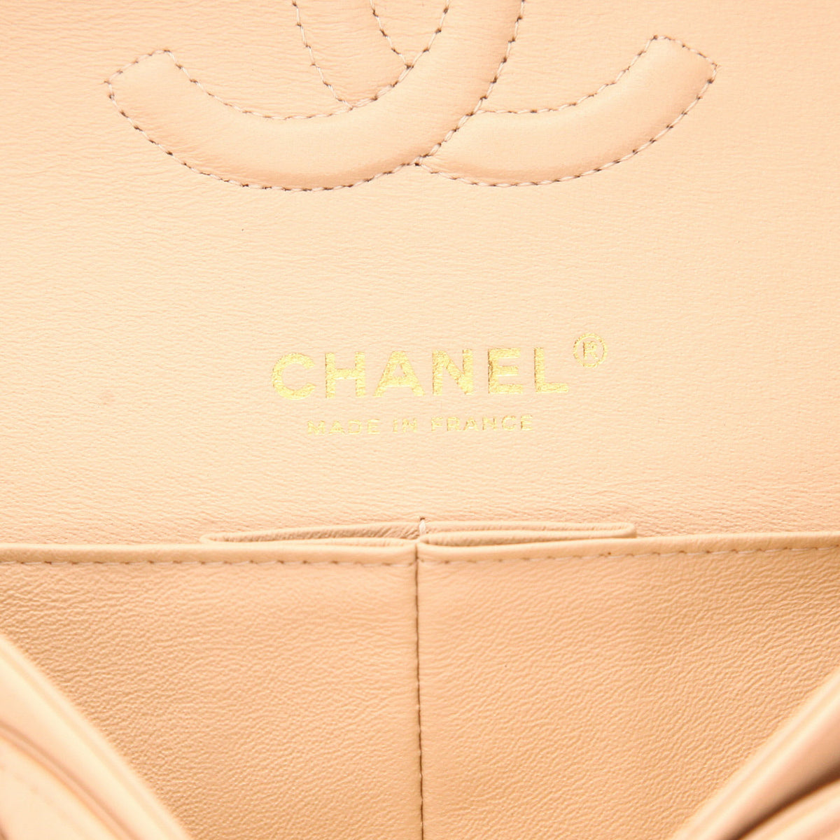 Chanel Timeless Classic handbag in beige quilted leather - DETAIL 2