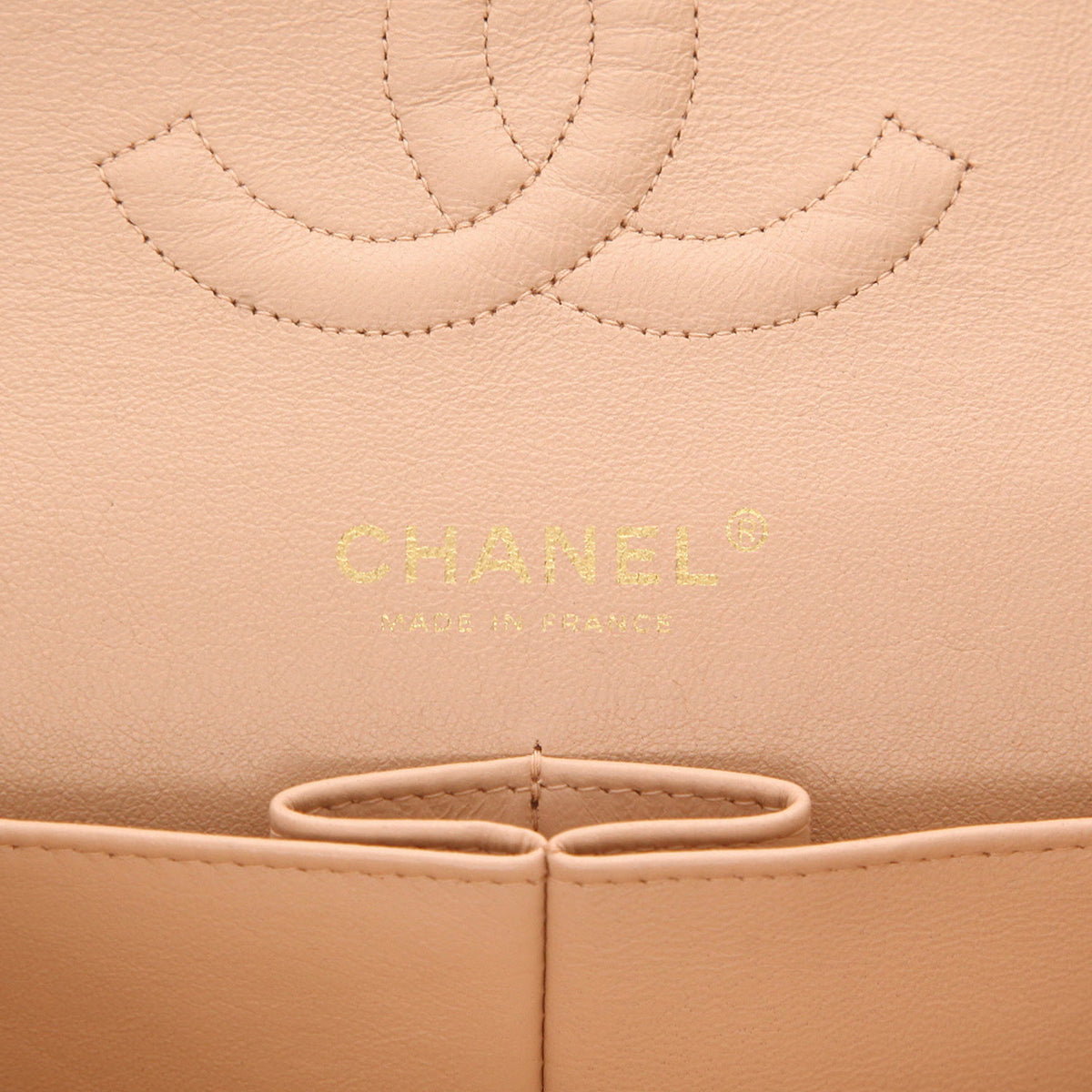 Chanel Timeless Classic handbag in beige quilted leather - DETAIL 2