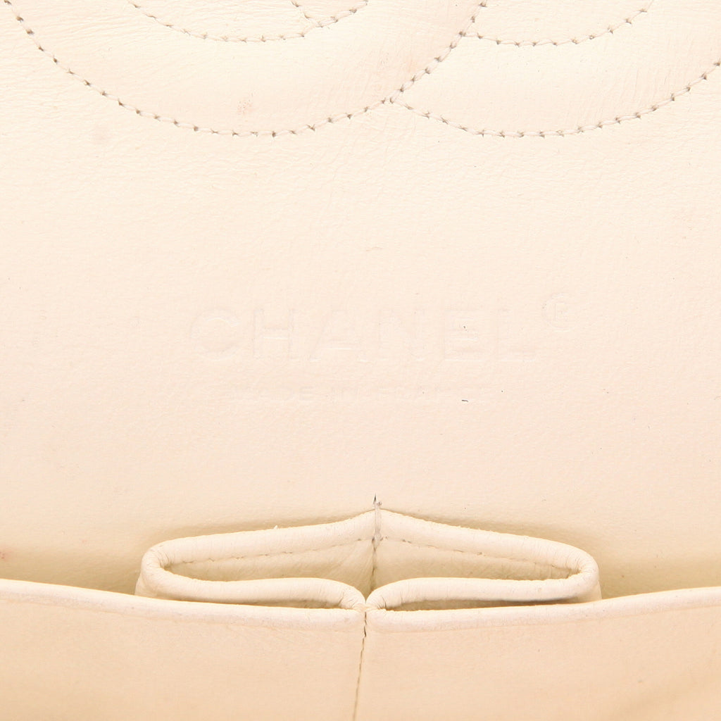 Chanel Timeless Classic handbag in black and cream color quilted tweed and cream color leather - DETAIL 2