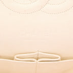 Chanel Timeless Classic handbag in black and cream color quilted tweed and cream color leather - DETAIL 2