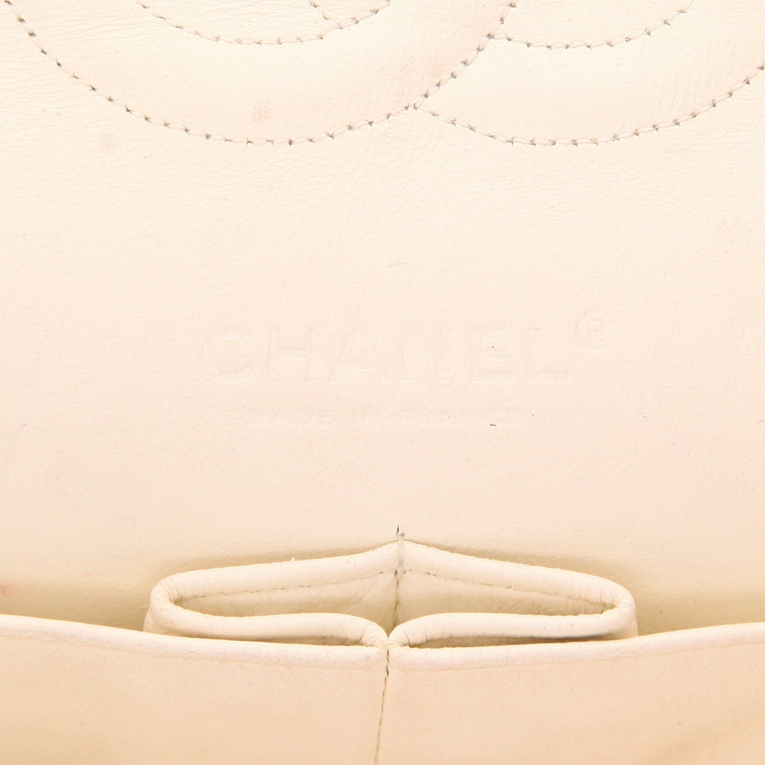 Chanel Timeless Classic handbag in black and cream color quilted tweed and cream color leather - DETAIL 2