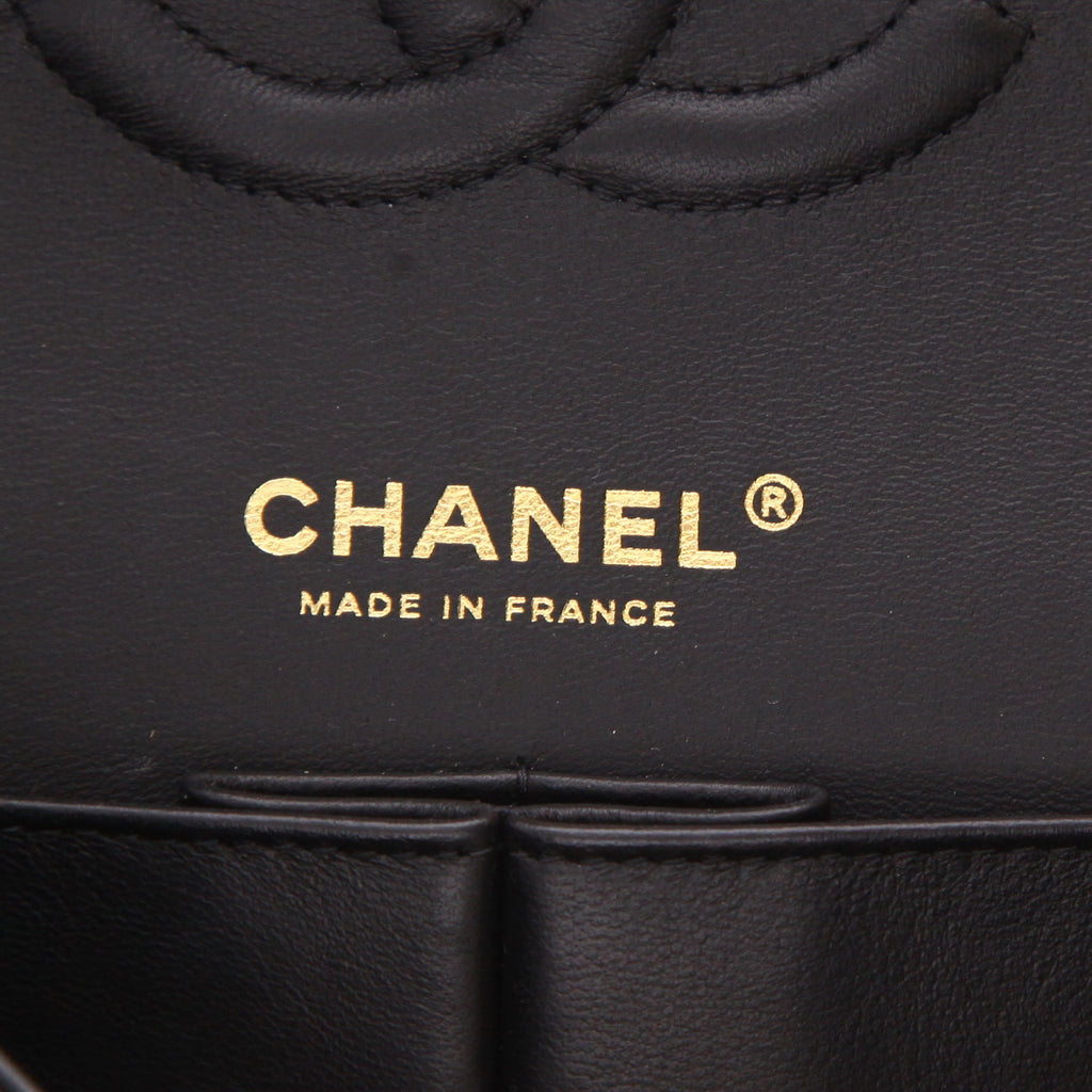 Chanel Timeless Classic handbag in black and white quilted leather - DETAIL 2