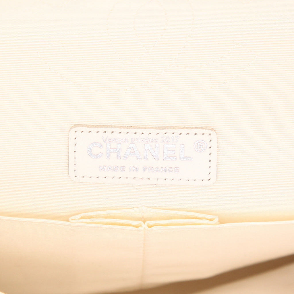 Chanel Timeless Classic handbag in black and white tweed - DETAIL 2