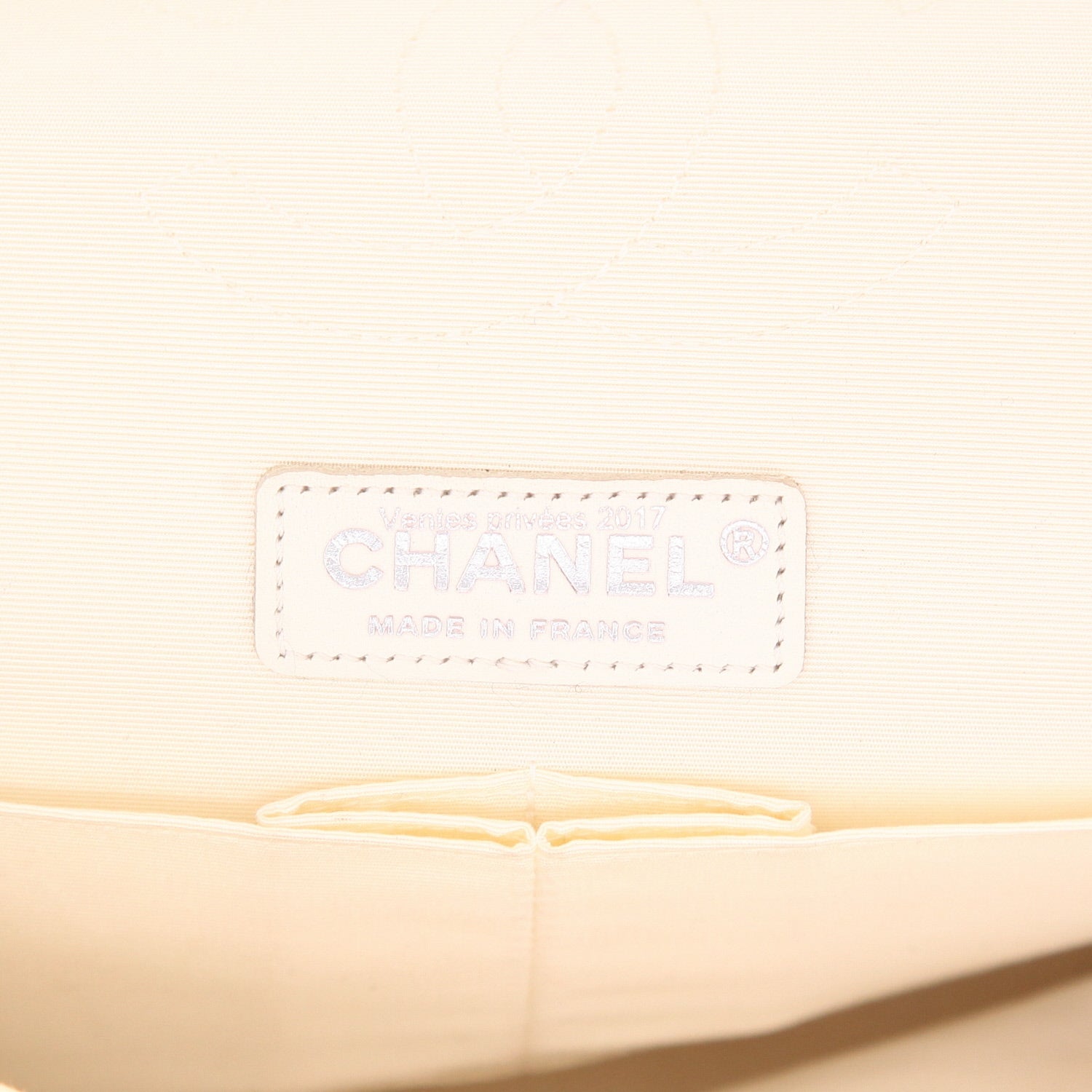 Chanel Timeless Classic handbag in black and white tweed - DETAIL 2