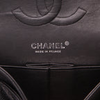 Chanel Timeless Classic handbag in black quilted grained leather - DETAIL 2