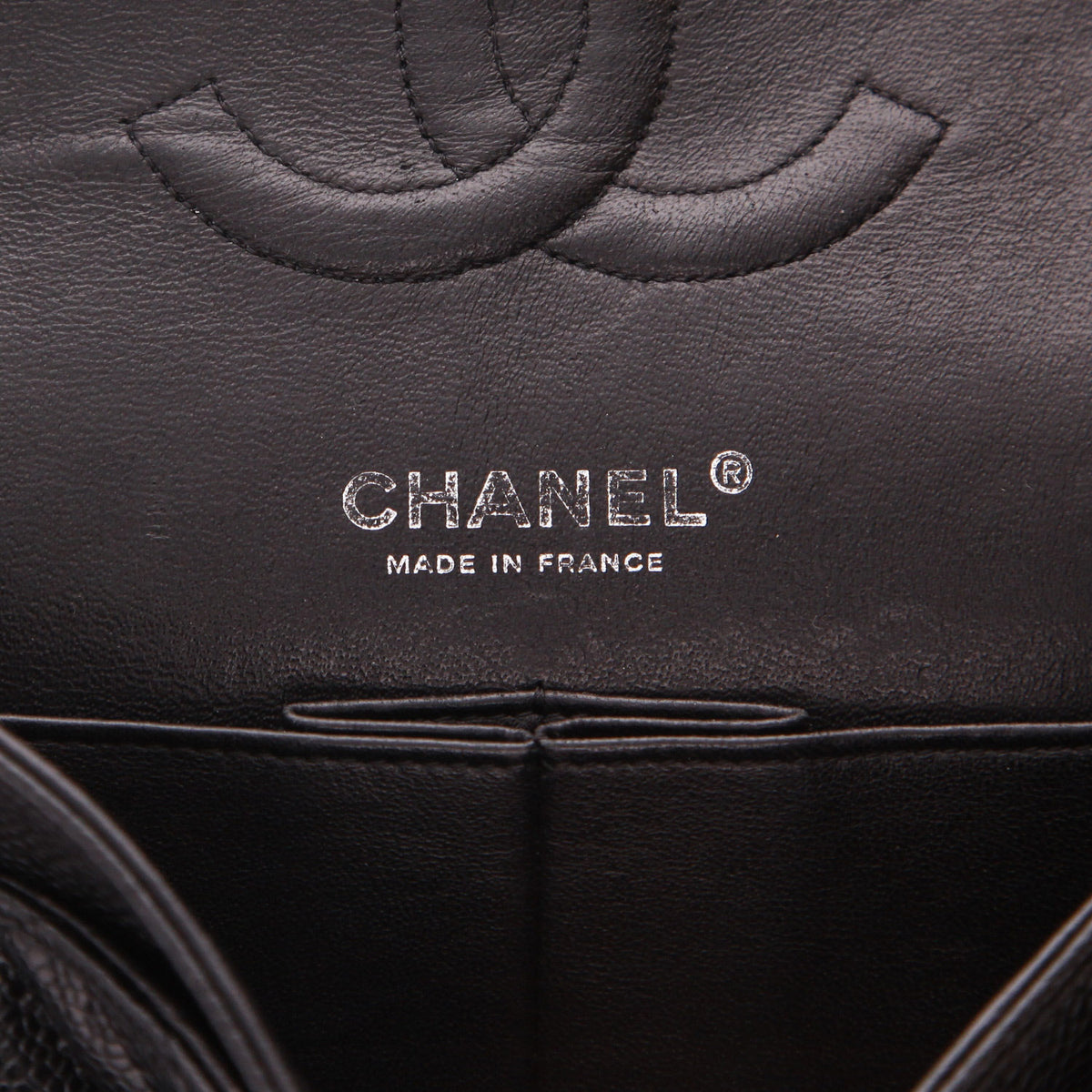 Chanel Timeless Classic handbag in black quilted grained leather - DETAIL 2
