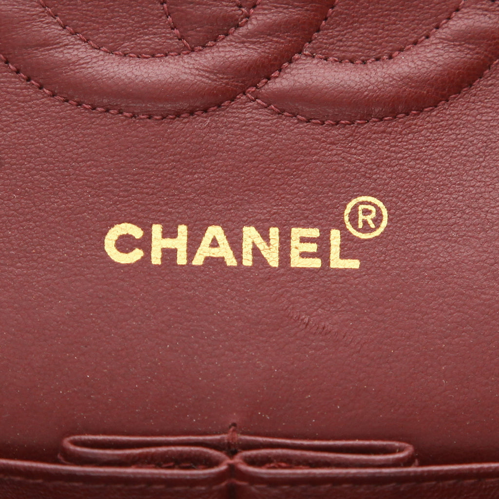 Chanel Timeless Classic handbag in black quilted leather - DETAIL 2