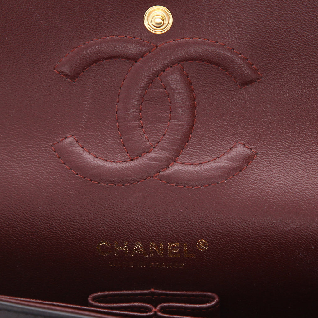 Chanel Timeless Classic handbag in black quilted leather - DETAIL 2