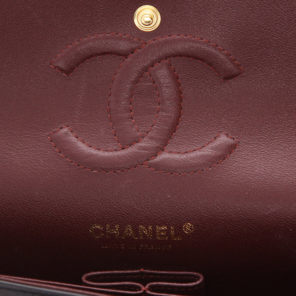 Chanel Timeless Classic handbag in black quilted leather - DETAIL 2