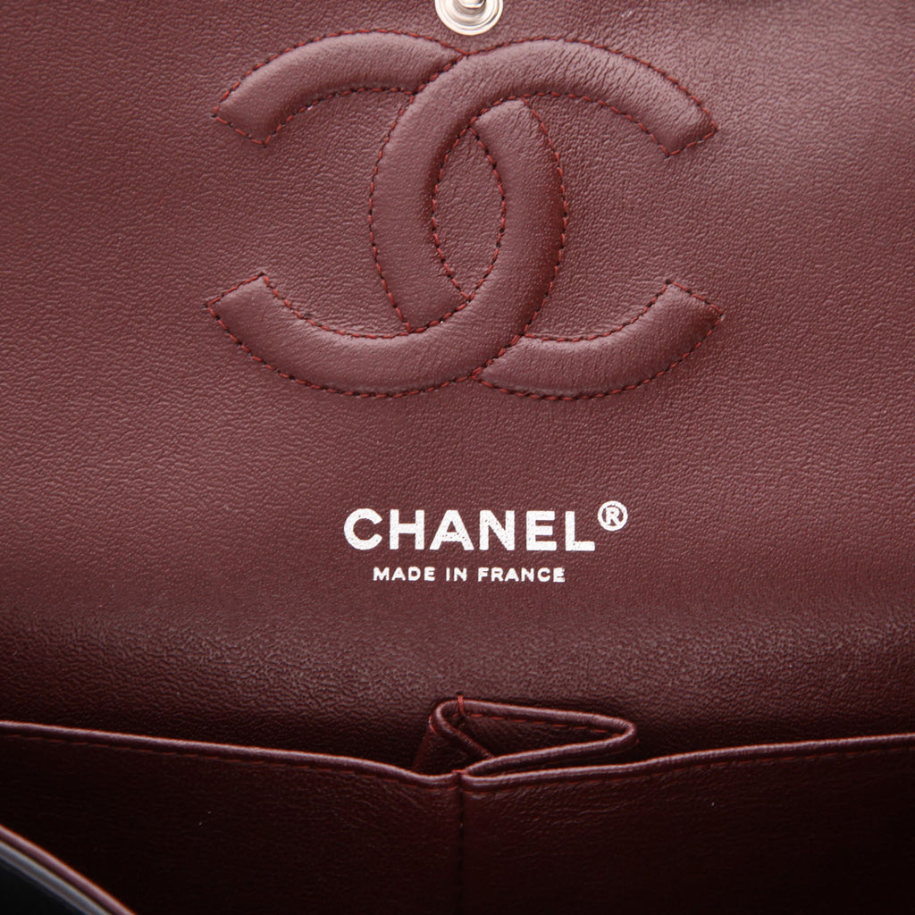 Chanel Timeless Classic handbag in black quilted leather - DETAIL 2