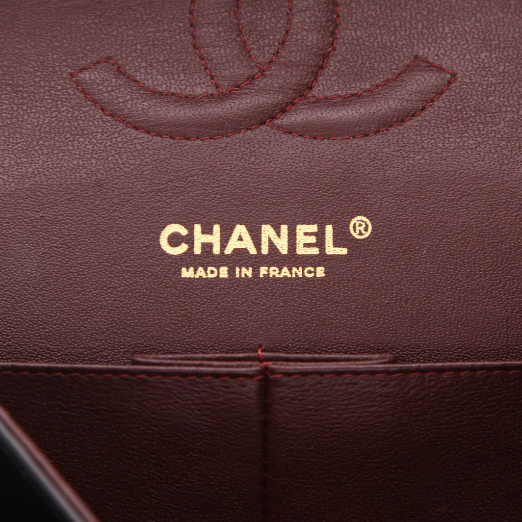 Chanel Timeless Classic handbag in black quilted leather - DETAIL 2