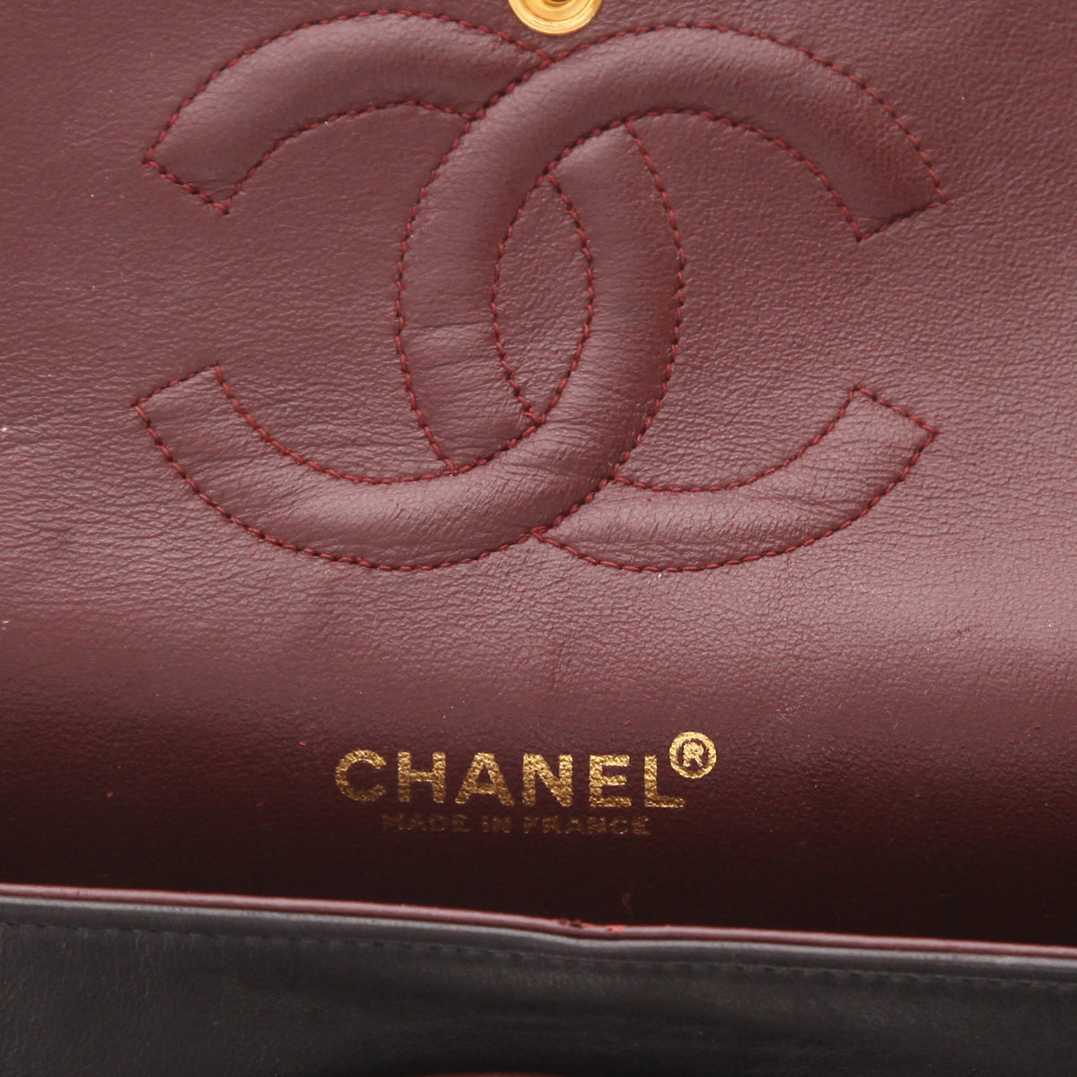 Chanel Timeless Classic handbag in black quilted leather - DETAIL 2