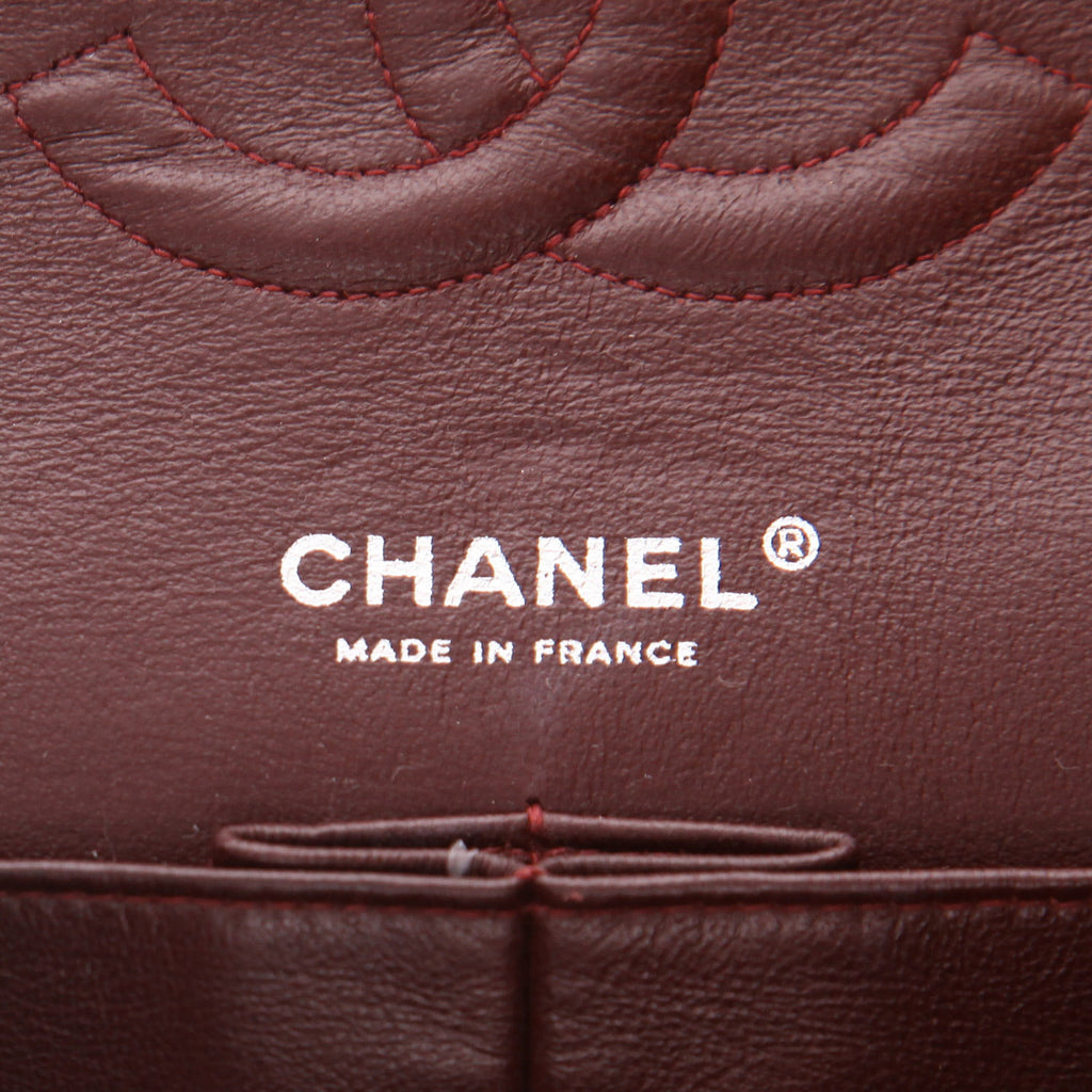 Chanel Timeless Classic handbag in black quilted leather - DETAIL 2
