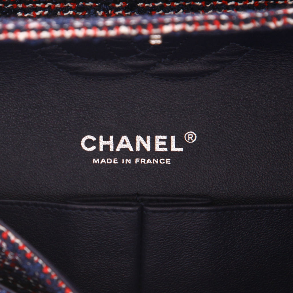 Chanel Timeless Classic handbag in blue and red tweed - DETAIL 2