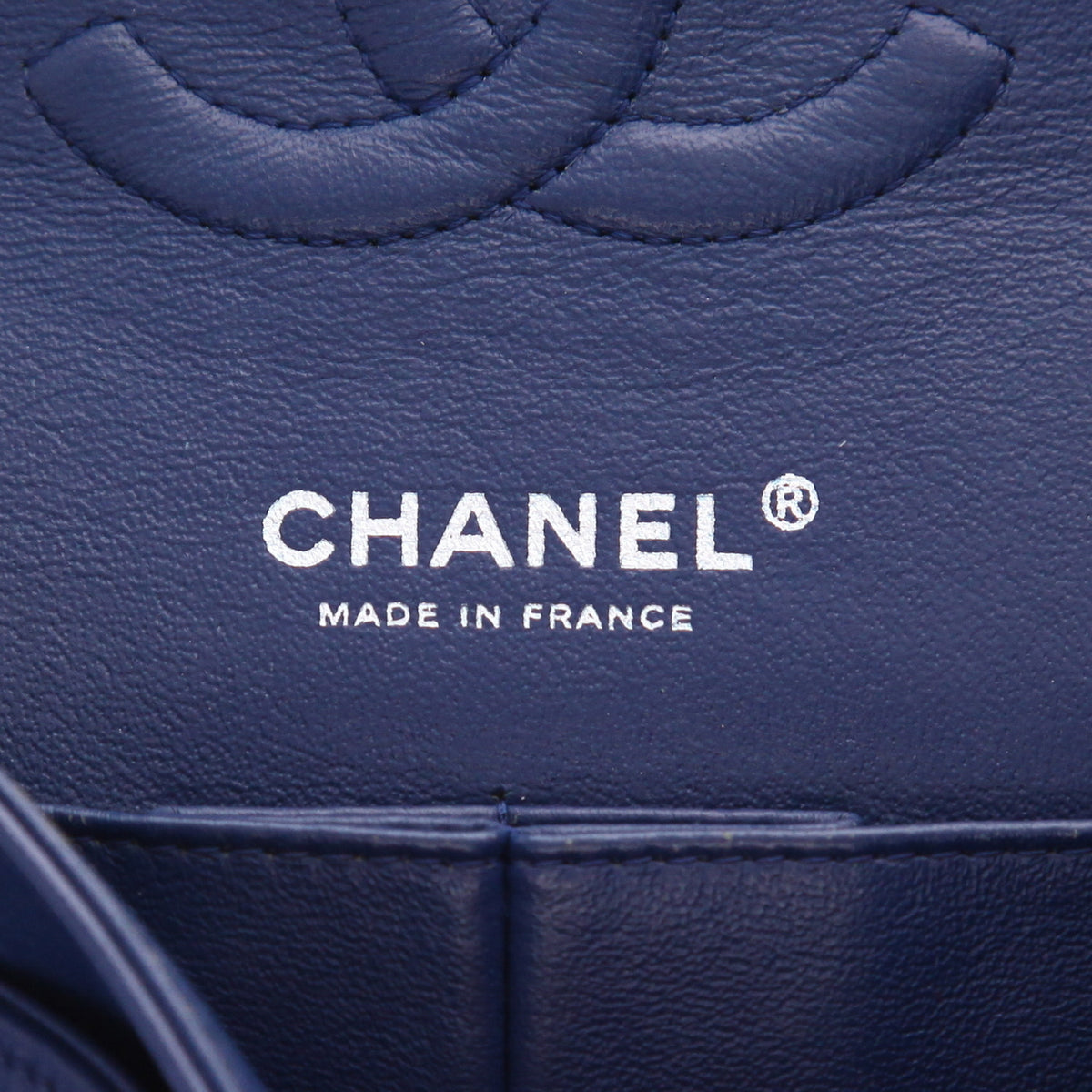 Chanel Timeless Classic handbag in blue quilted leather - DETAIL 2