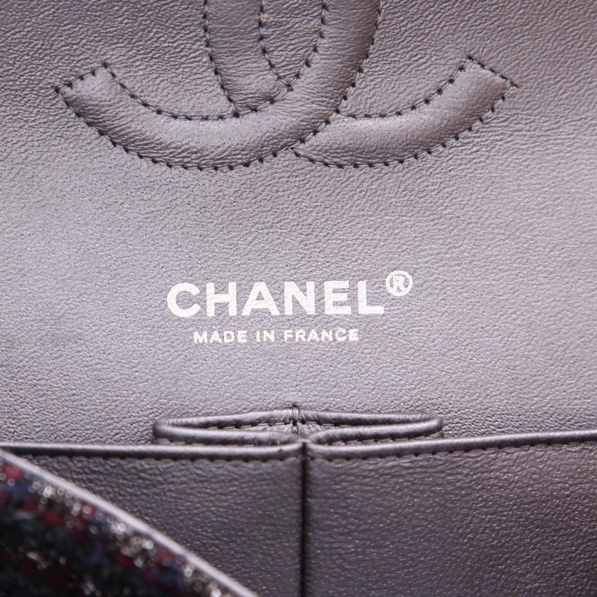 Chanel Timeless Classic handbag in navy blue and burgundy tweed - DETAIL 2
