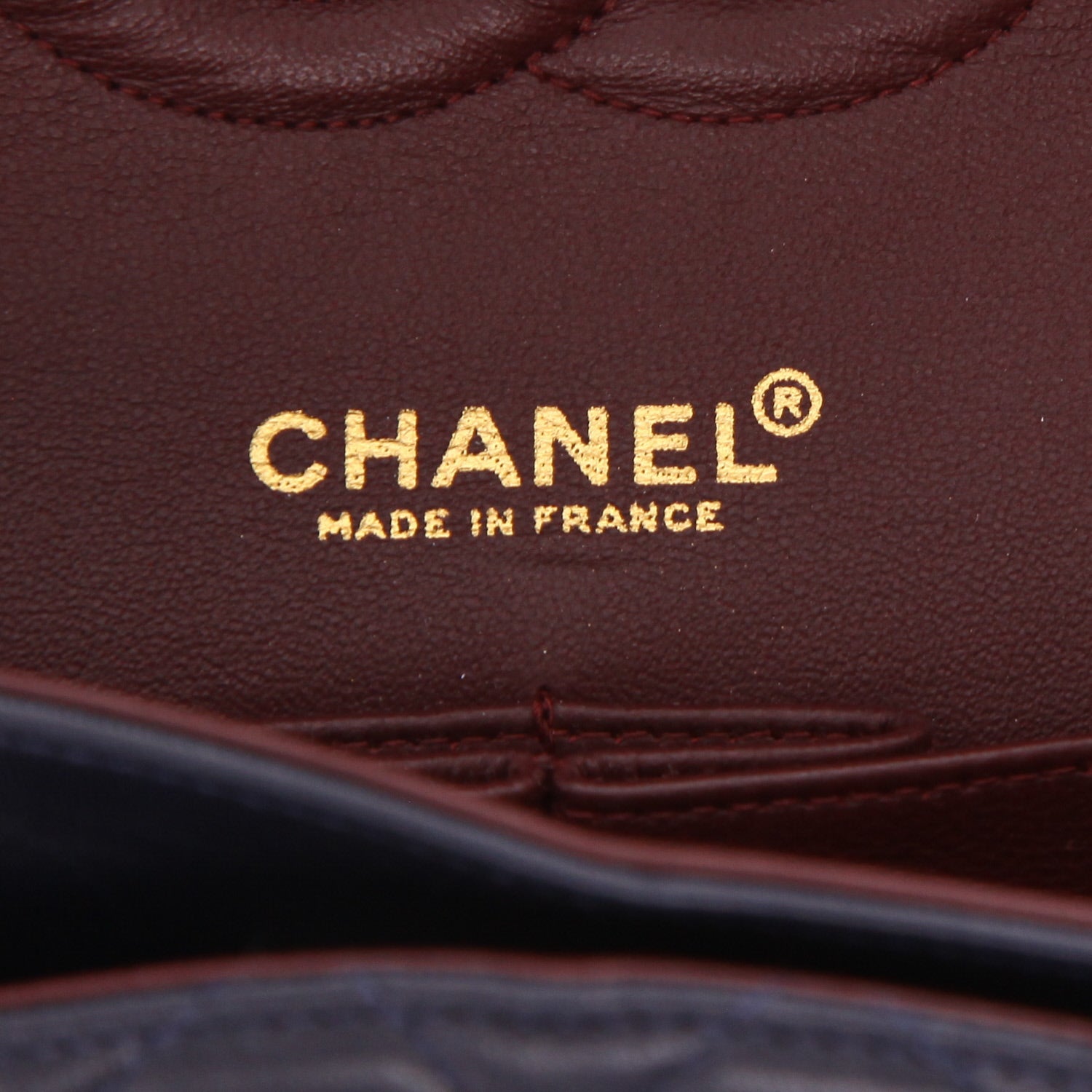 Chanel Timeless Classic handbag in navy blue quilted leather - DETAIL 2