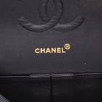 Chanel Timeless Classic handbag in navy blue quilted leather - DETAIL 2
