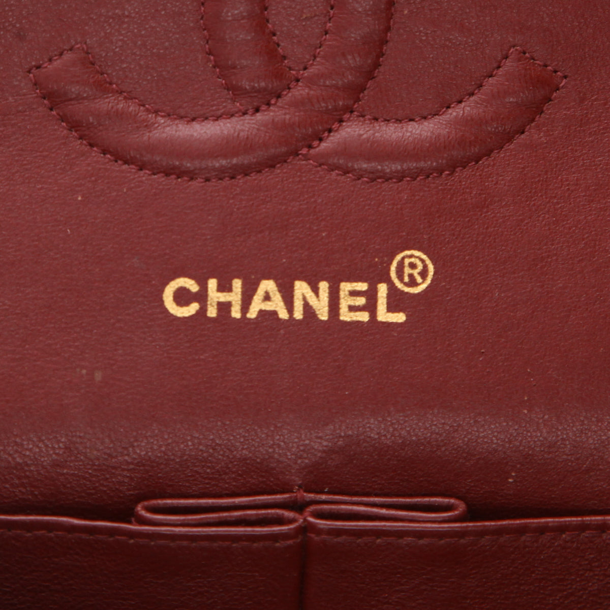 Chanel Timeless Classic handbag in navy blue quilted leather - DETAIL 2