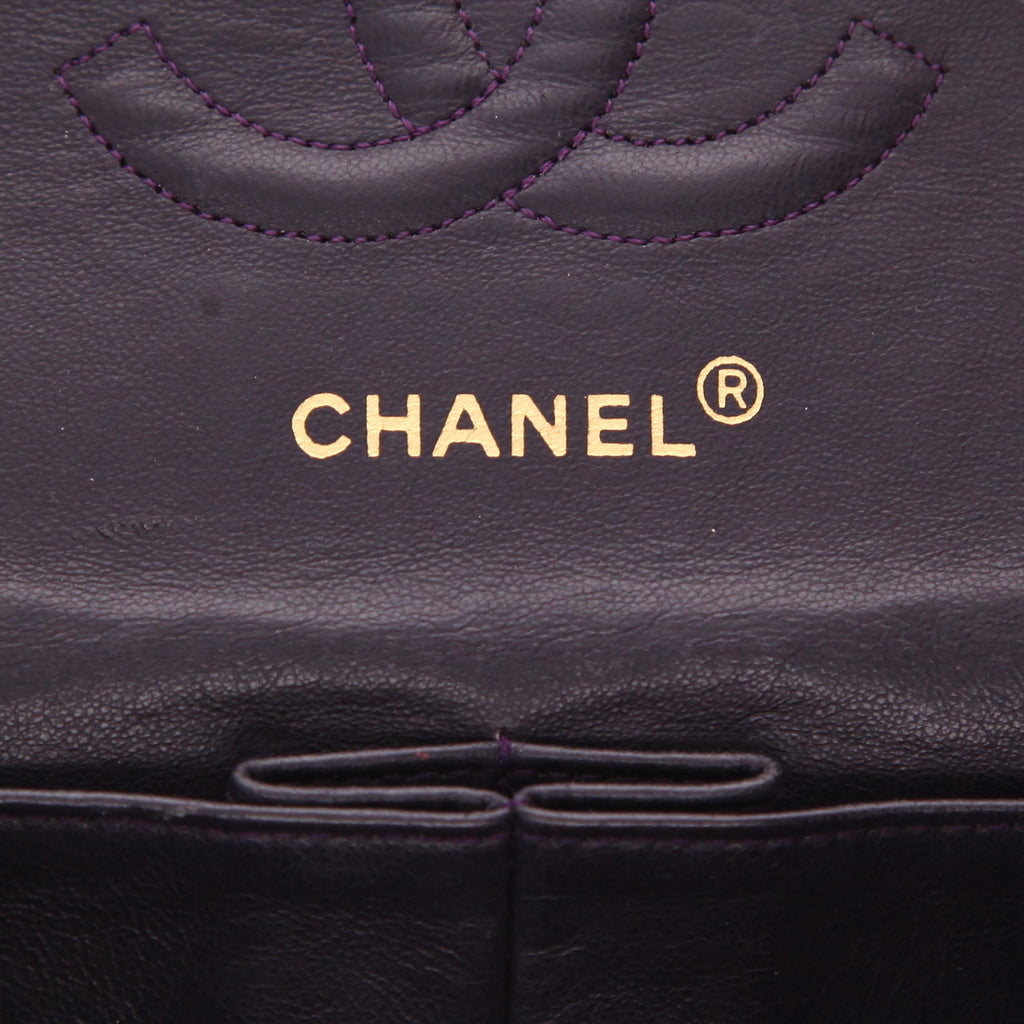Chanel Timeless Classic handbag in purple chevron quilted leather - DETAIL 2