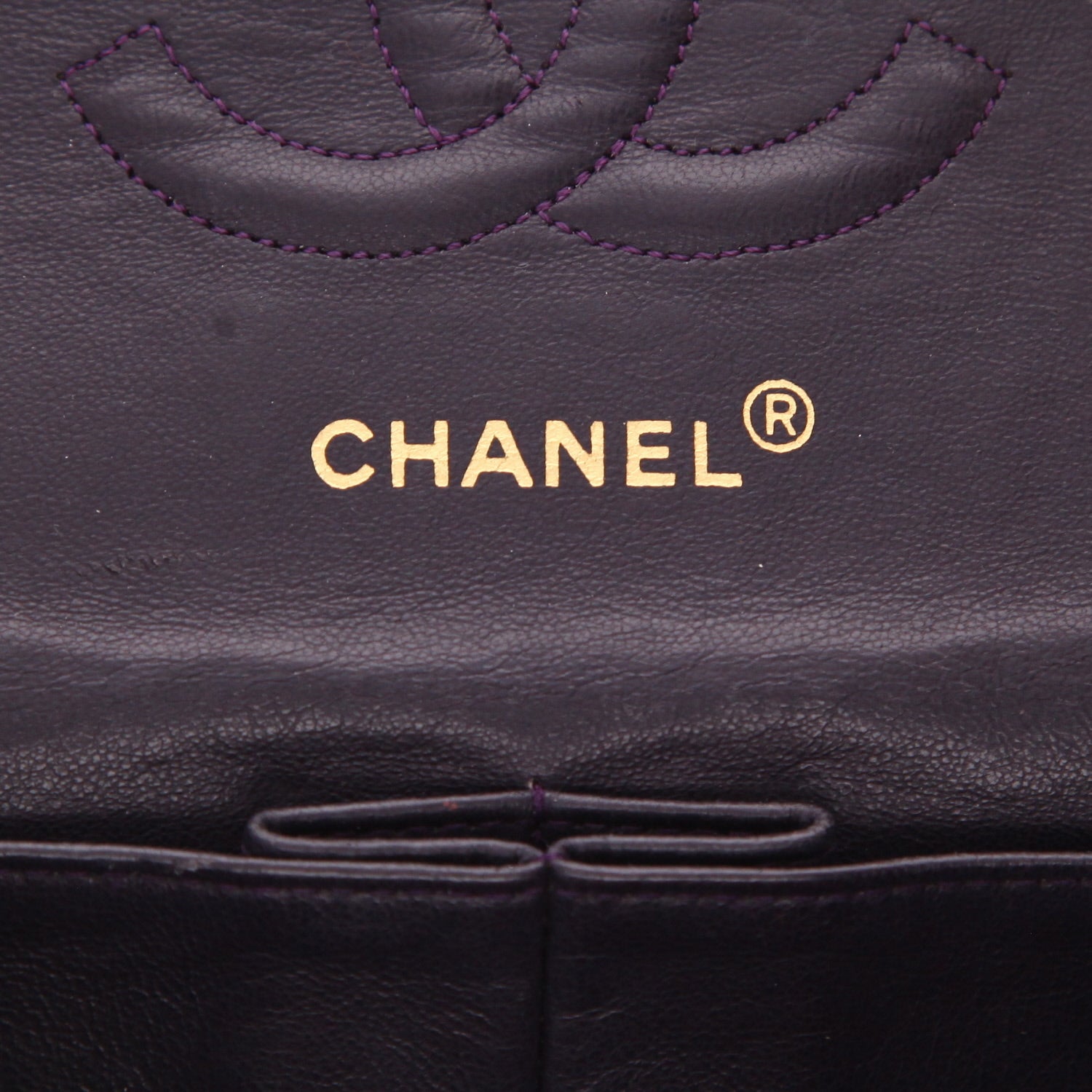 Chanel Timeless Classic handbag in purple chevron quilted leather - DETAIL 2