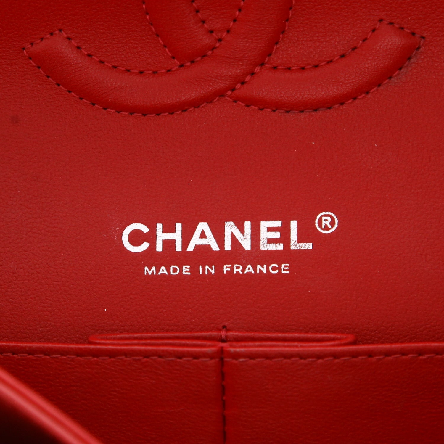 Chanel Timeless Classic handbag in red quilted leather - DETAIL 2