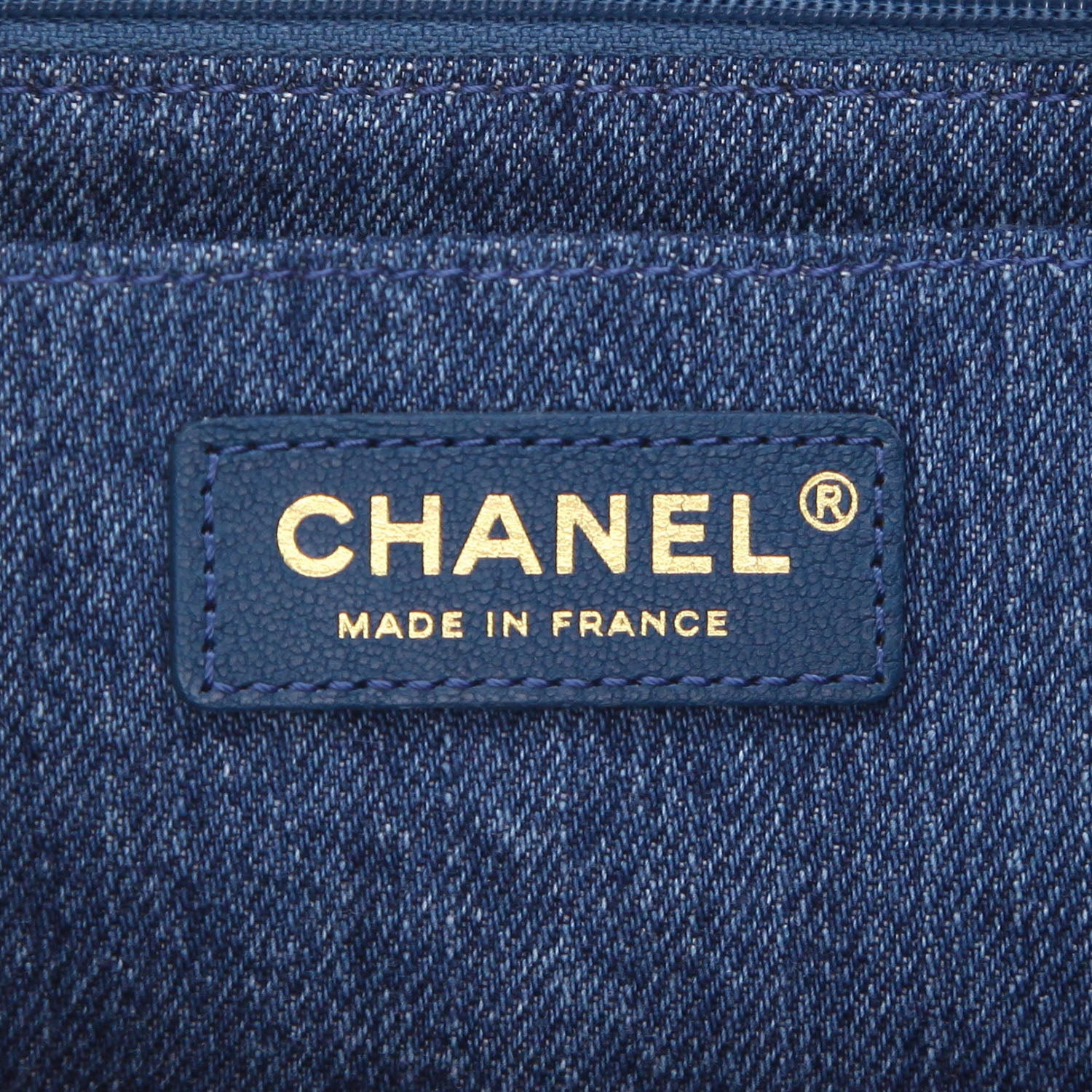 Chanel Timeless handbag in blue denim canvas and sheepskin - DETAIL 2