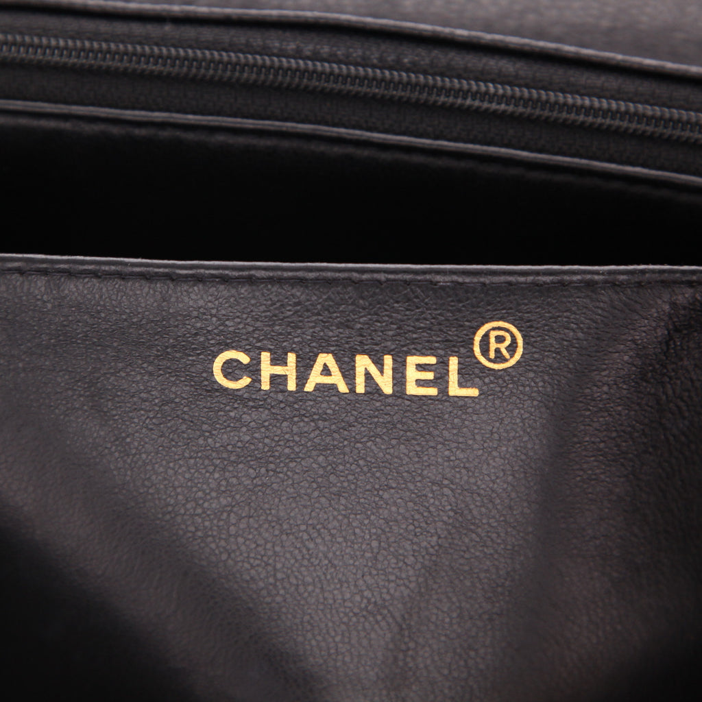 Chanel Timeless Jumbo shoulder bag in black quilted grained leather - DETAIL 2