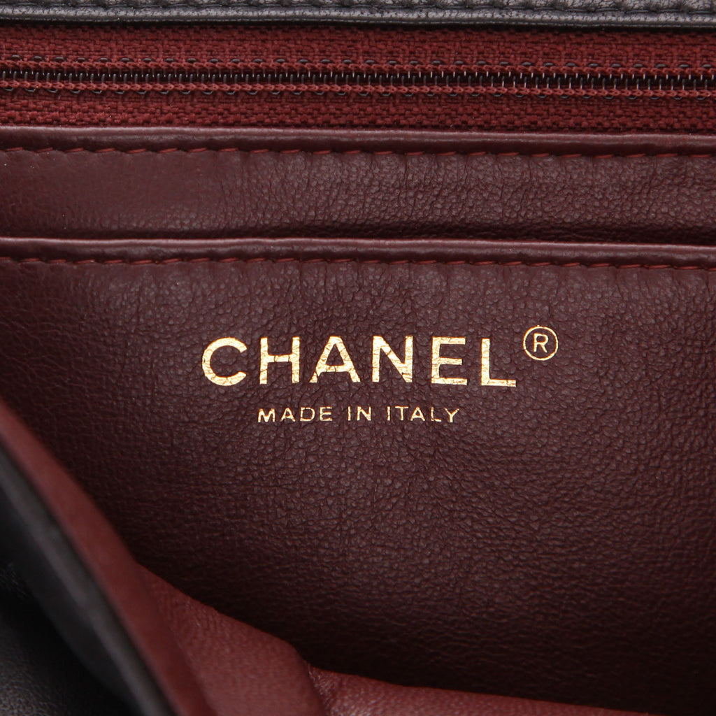 Chanel Timeless Jumbo shoulder bag in black quilted leather - DETAIL 2