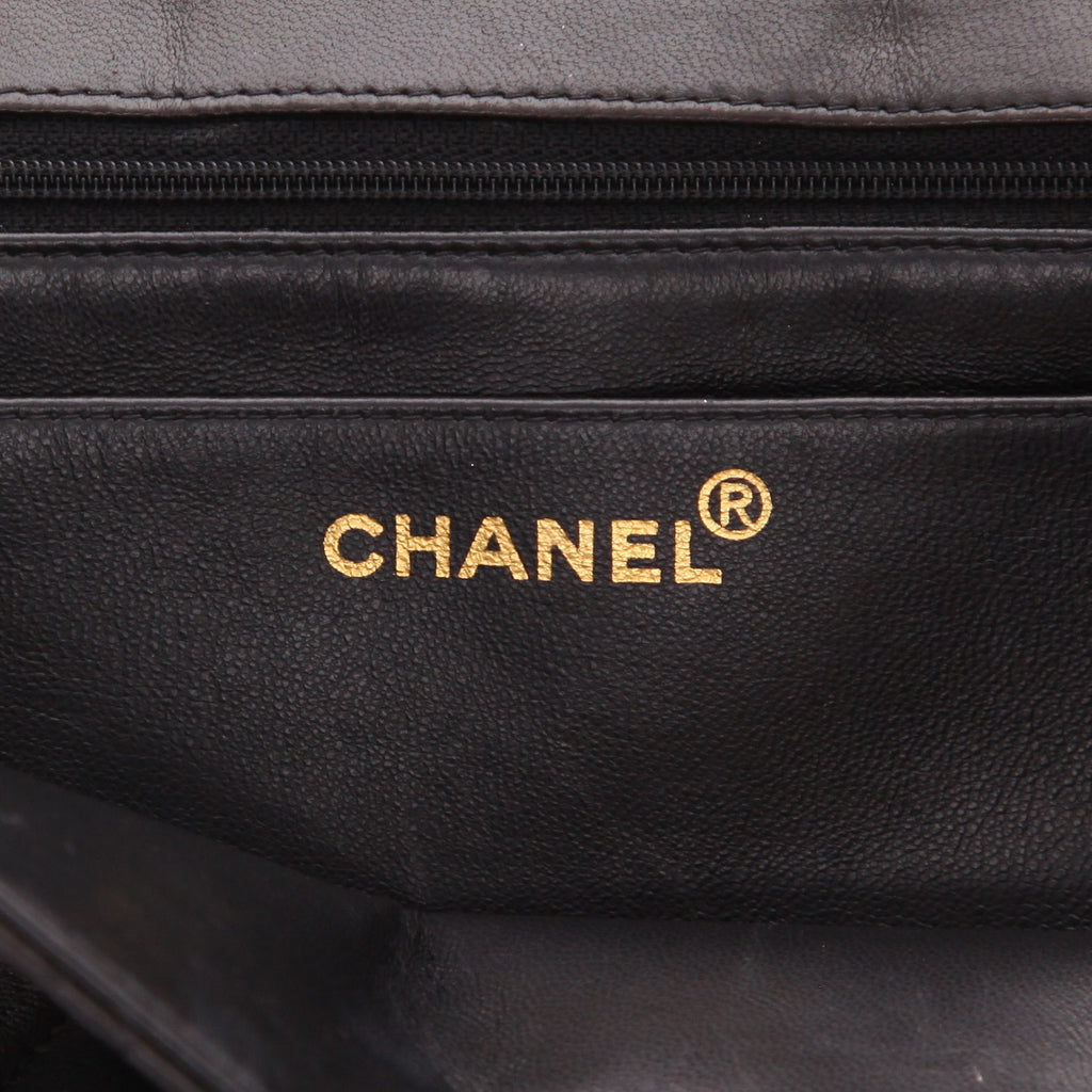 Chanel Timeless Jumbo shoulder bag in black quilted leather - DETAIL 2