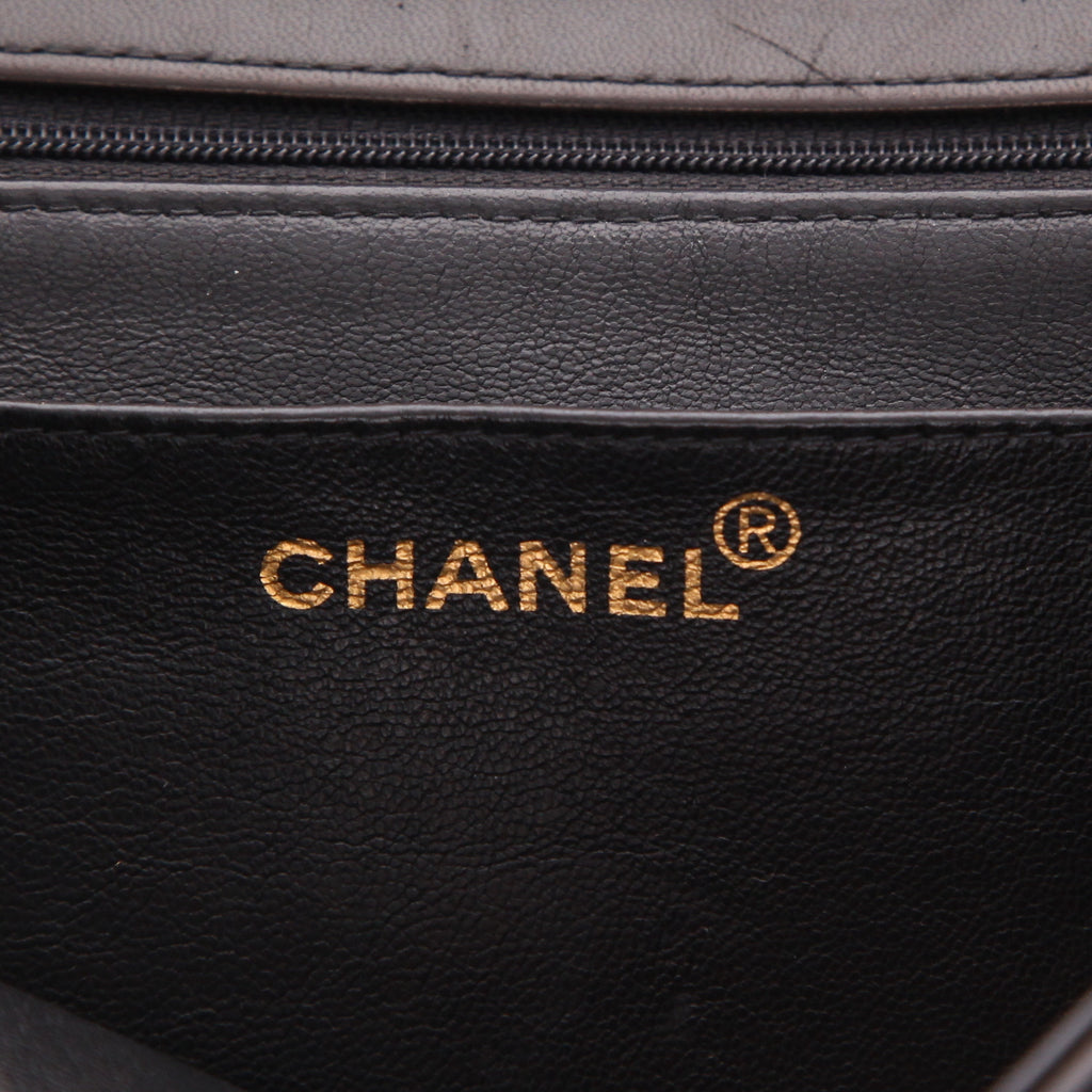 Chanel Timeless Jumbo shoulder bag in black quilted leather - DETAIL 2