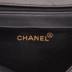 Chanel Timeless Jumbo shoulder bag in black quilted leather - DETAIL 2