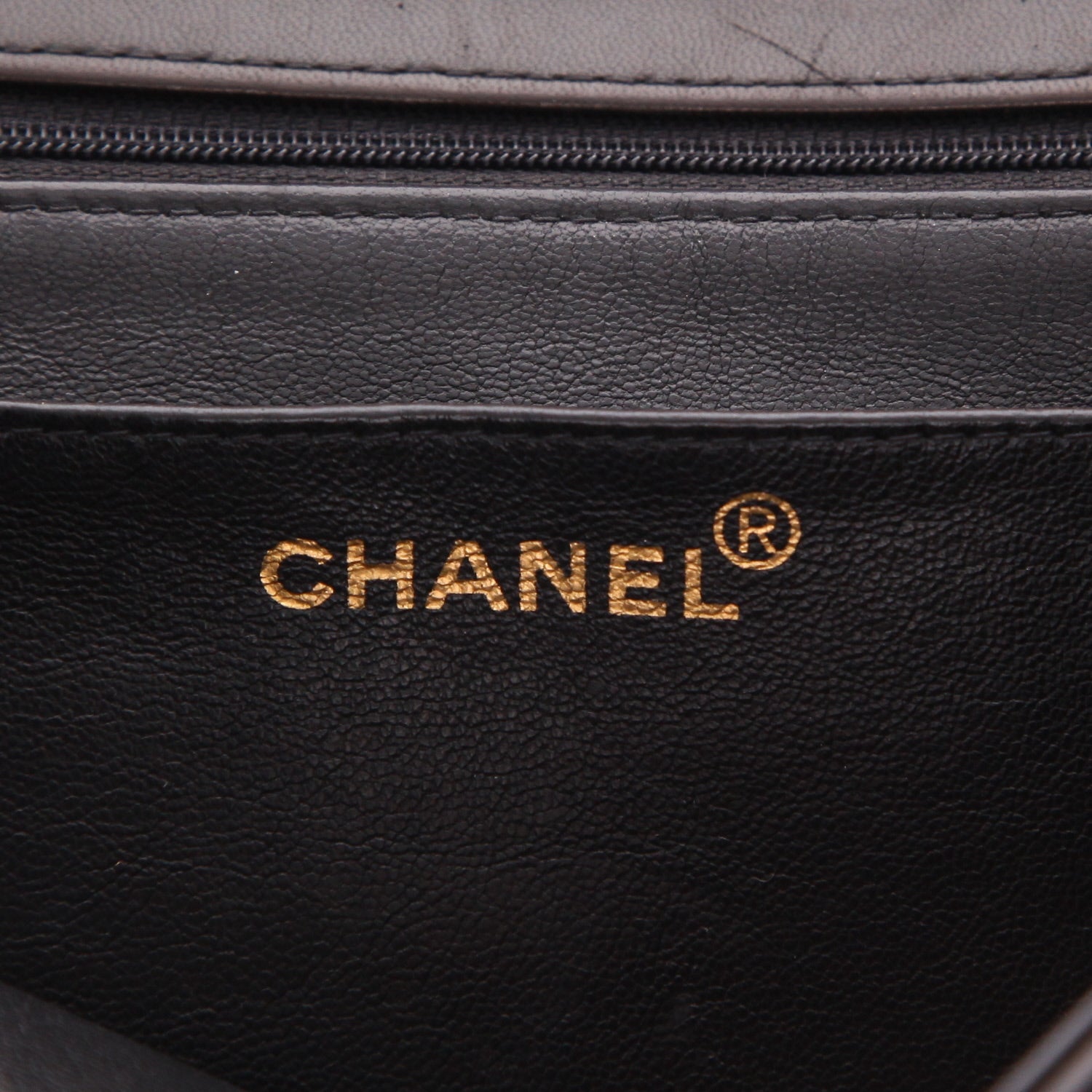 Chanel Timeless Jumbo shoulder bag in black quilted leather - DETAIL 2