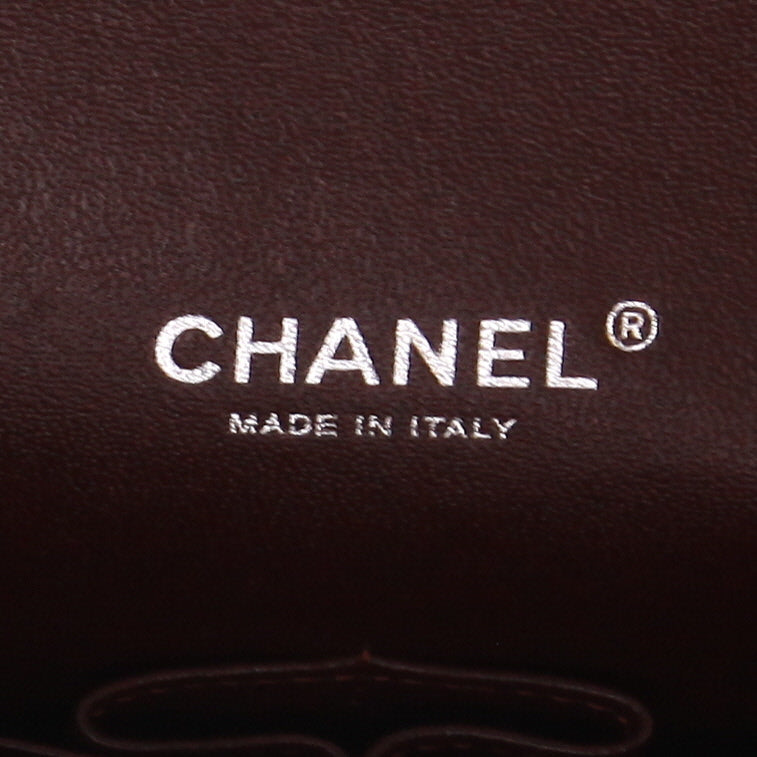 Chanel Timeless Maxi Jumbo handbag in black quilted grained leather - DETAIL 2