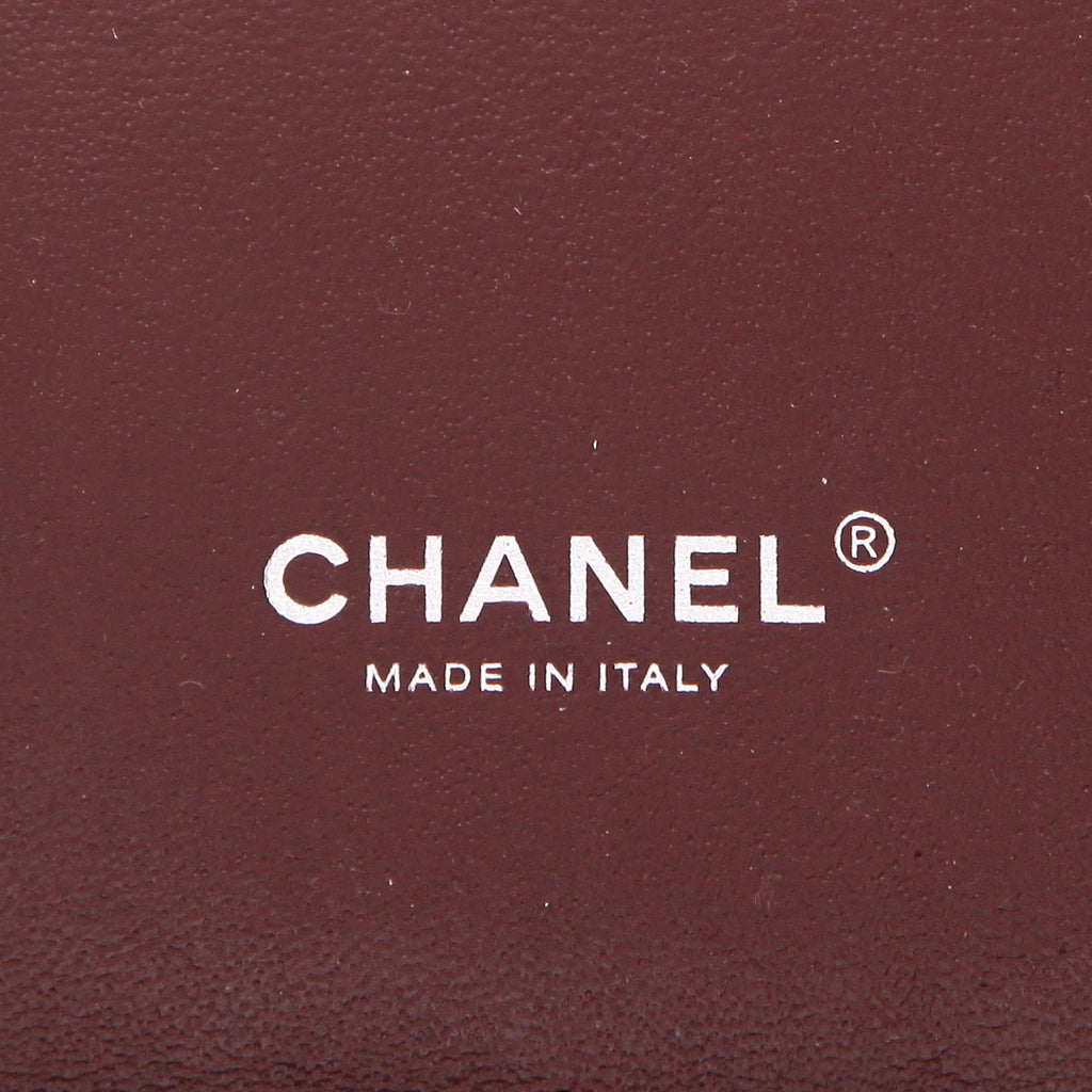 Chanel Timeless Maxi Jumbo handbag in black quilted leather - DETAIL 2