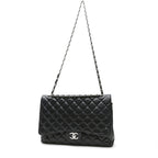 Chanel Timeless Maxi Jumbo handbag in black quilted leather - DETAIL 2