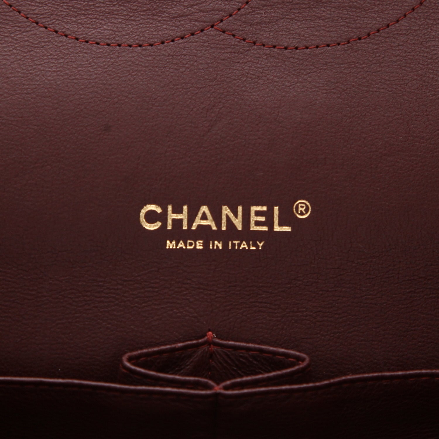 Chanel Timeless Maxi Jumbo shoulder bag in black quilted grained leather - DETAIL 2