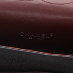 Chanel Timeless Maxi Jumbo shoulder bag in black quilted grained leather - DETAIL 2