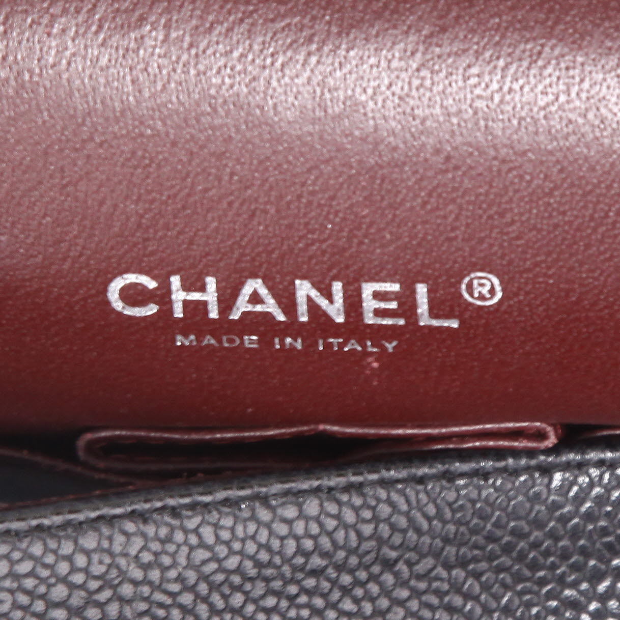 Chanel Timeless Maxi Jumbo shoulder bag in black quilted grained leather - DETAIL 2