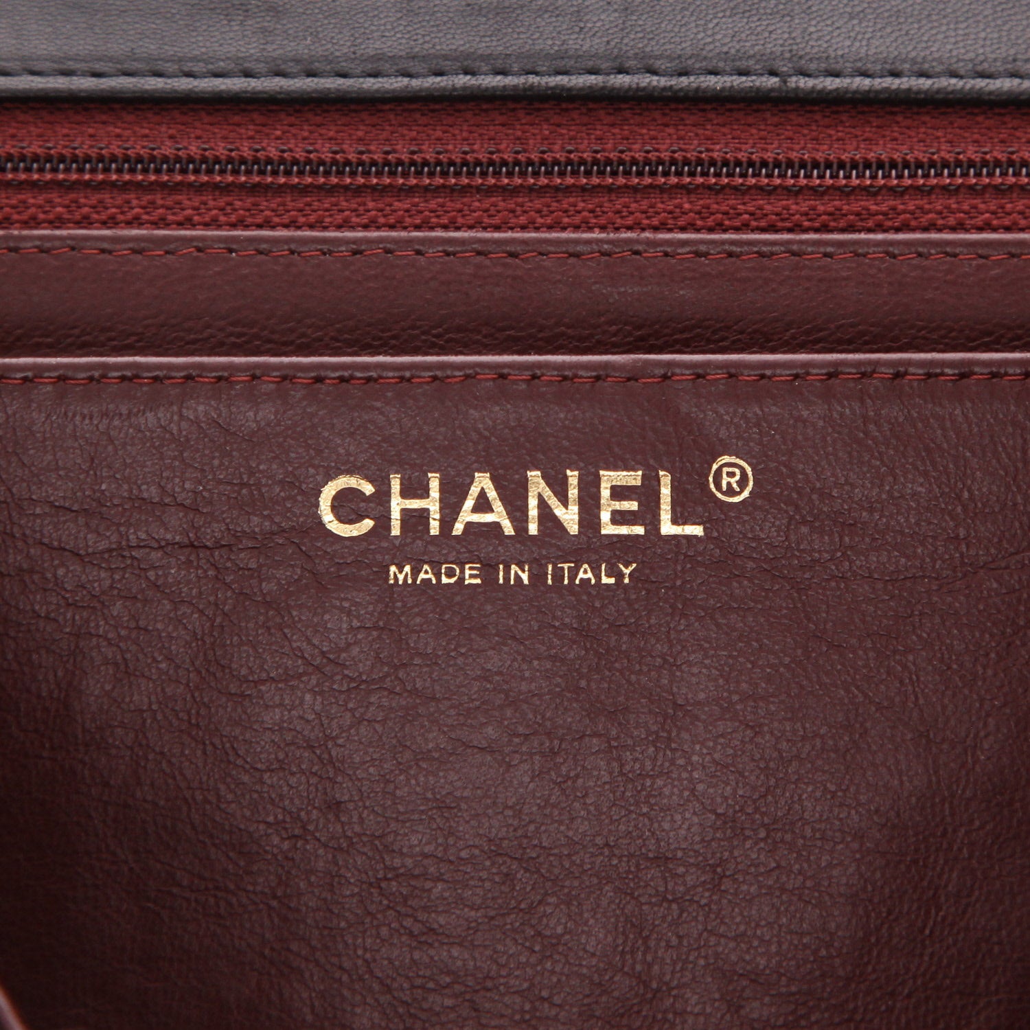 Chanel Timeless Maxi Jumbo shoulder bag in black quilted leather - DETAIL 2