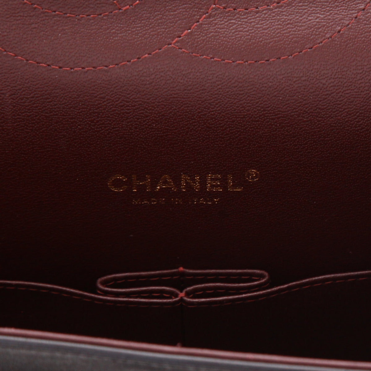 Chanel Timeless Maxi Jumbo shoulder bag in black quilted leather - DETAIL 2